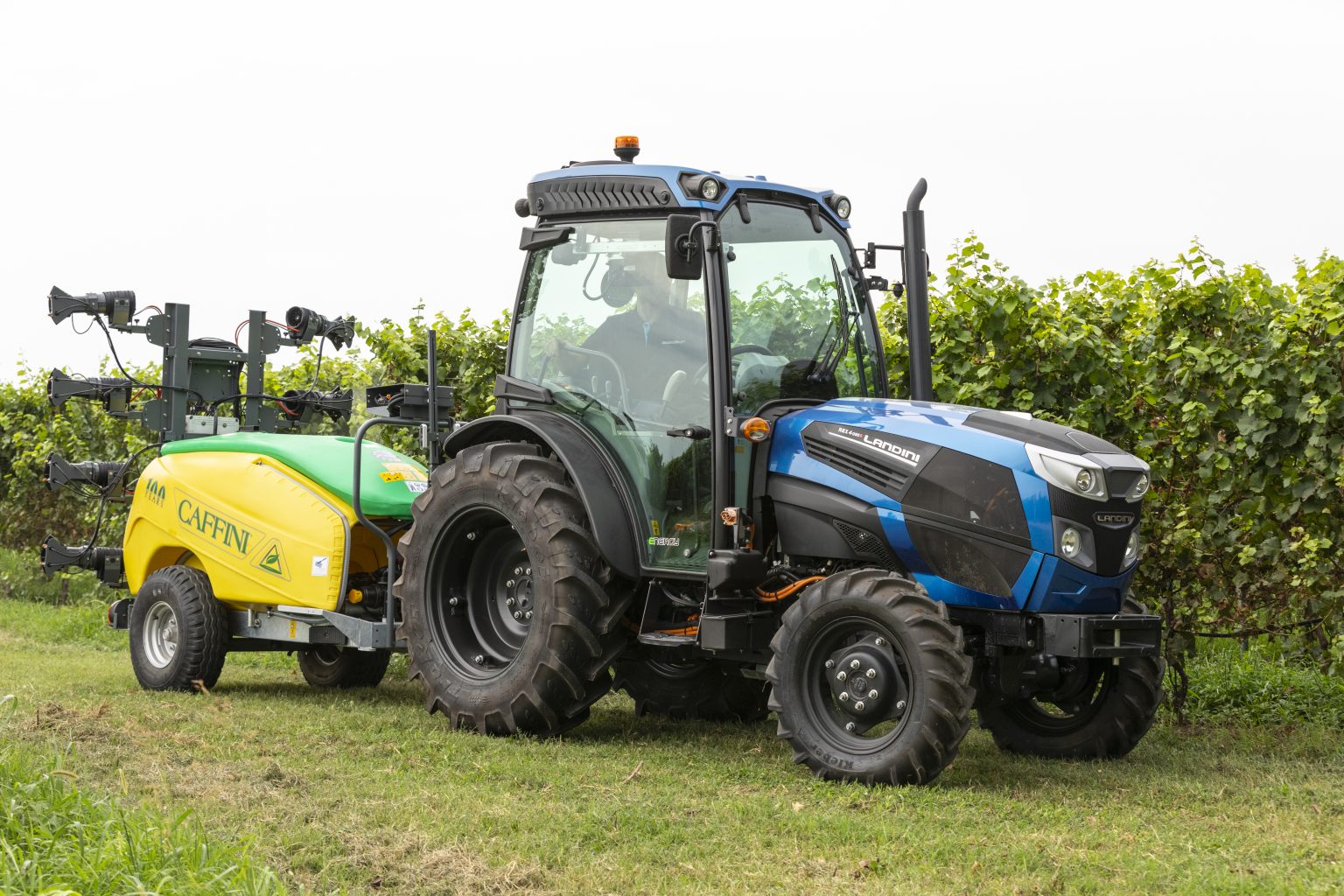 Landini celebra 140 anos na Eima